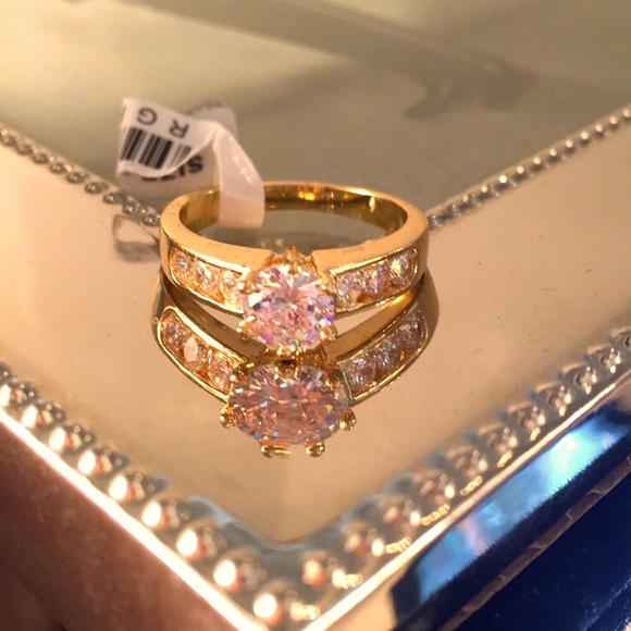 Jewelry - ❤️HP🎉Stunning Simulated Diamond Ring